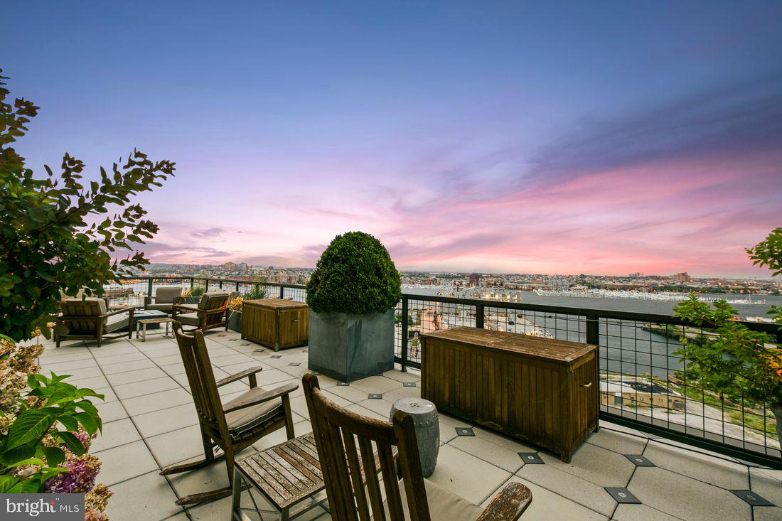 LOCUST POINT - Residential