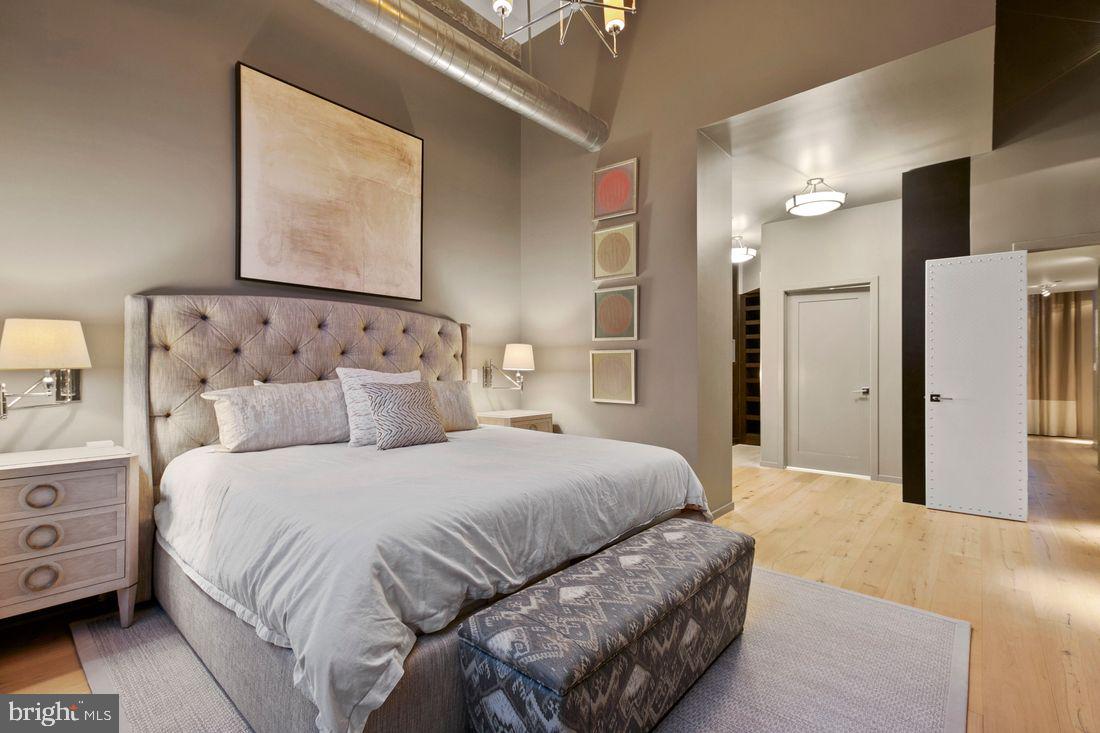 LOCUST POINT - Residential