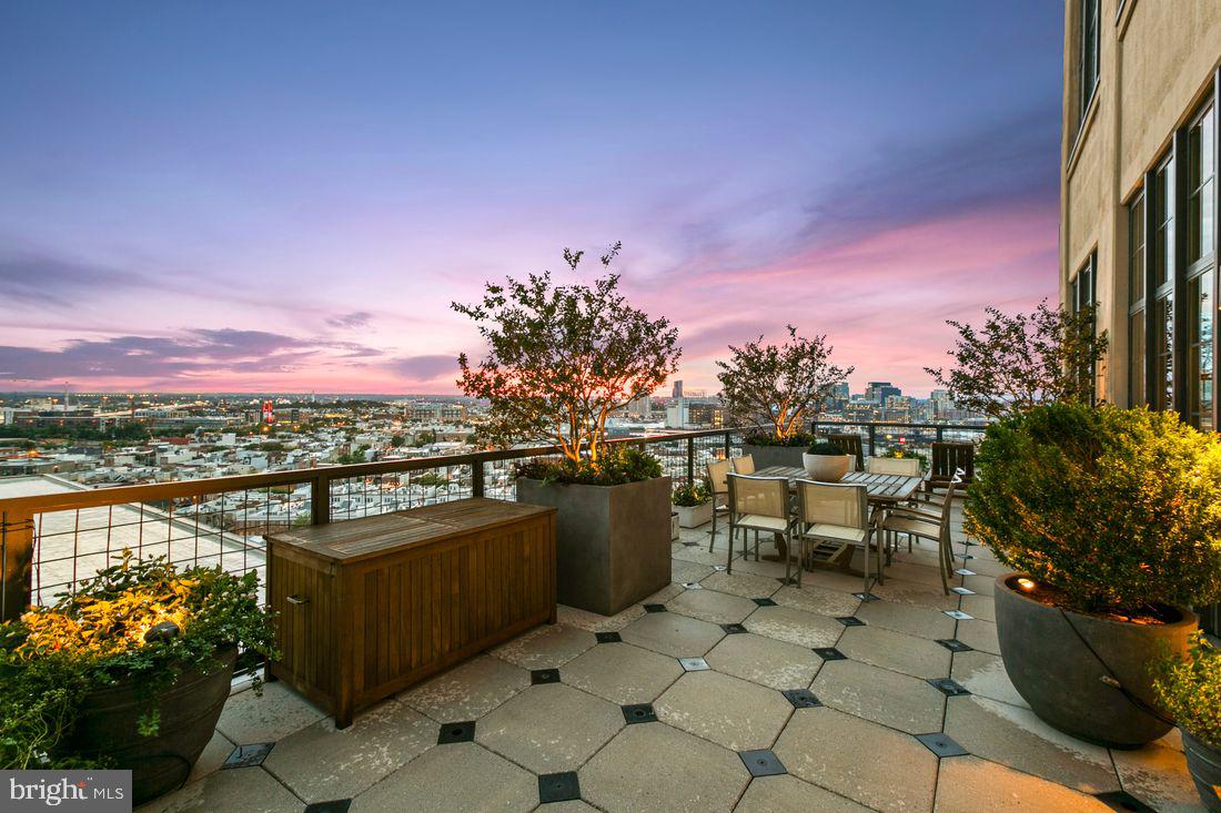 LOCUST POINT - Residential