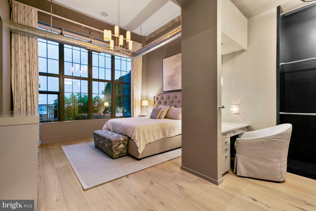 LOCUST POINT - Residential