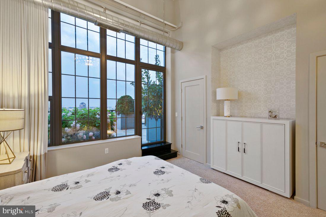 LOCUST POINT - Residential