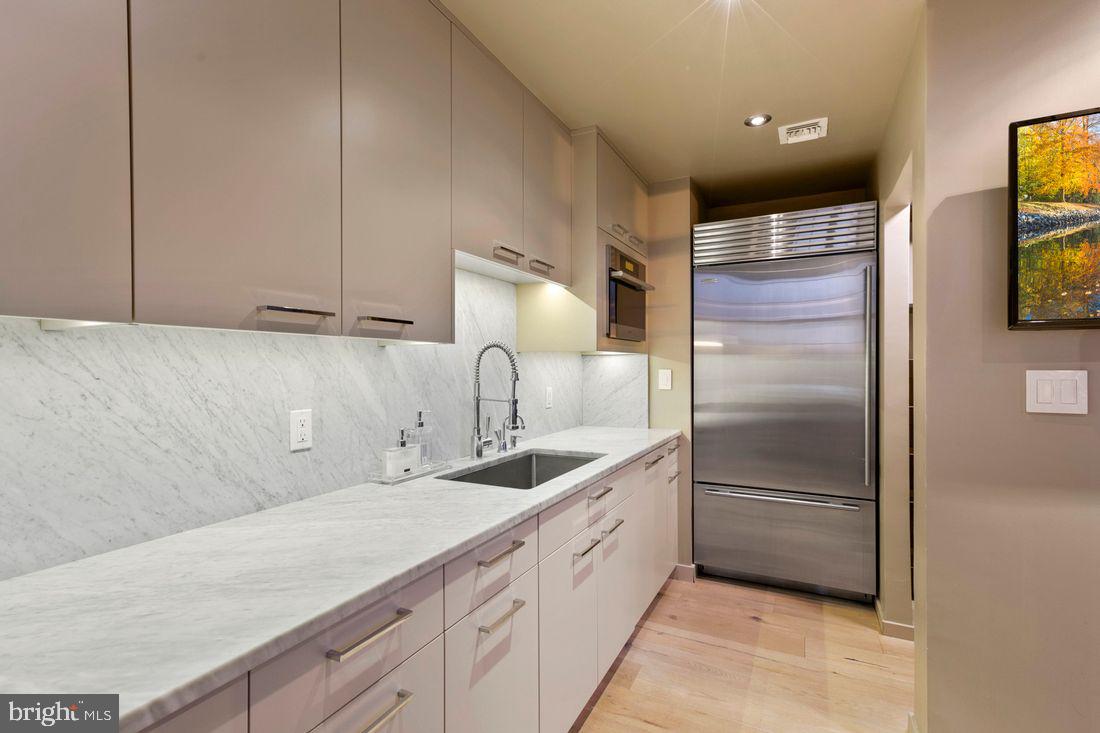 LOCUST POINT - Residential