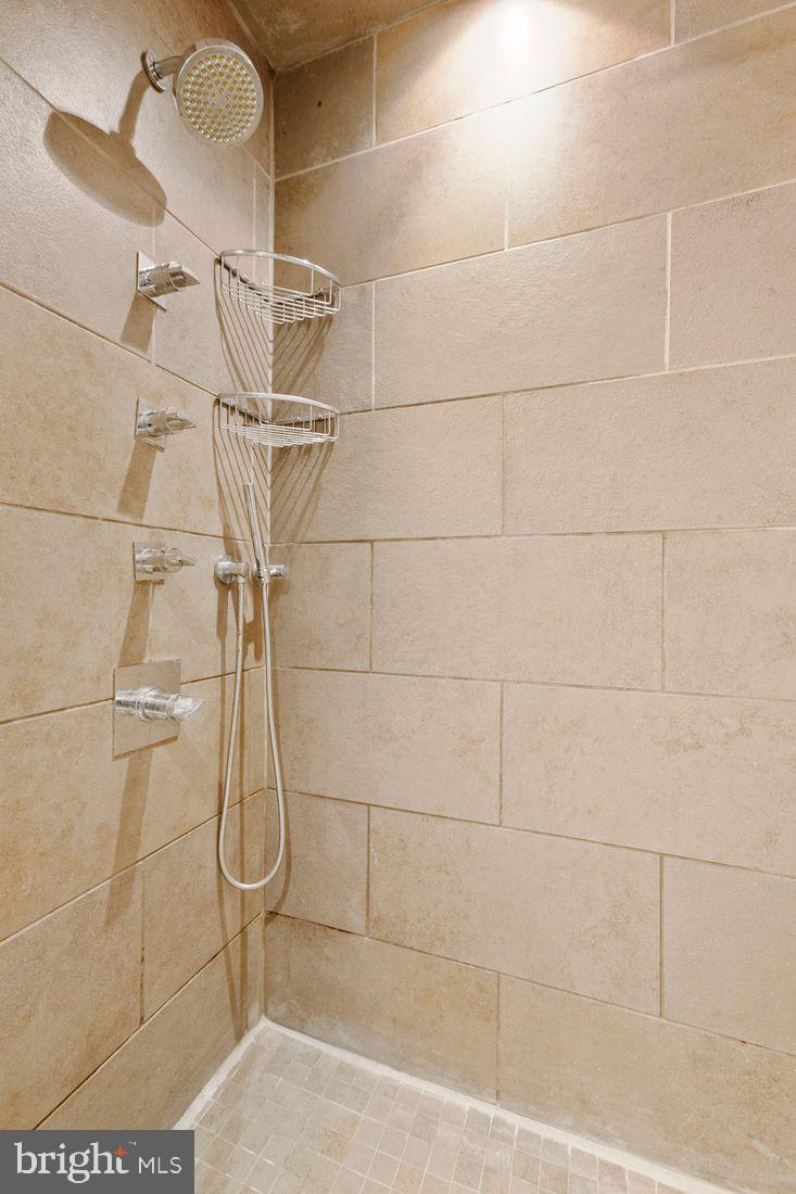 LOCUST POINT - Residential