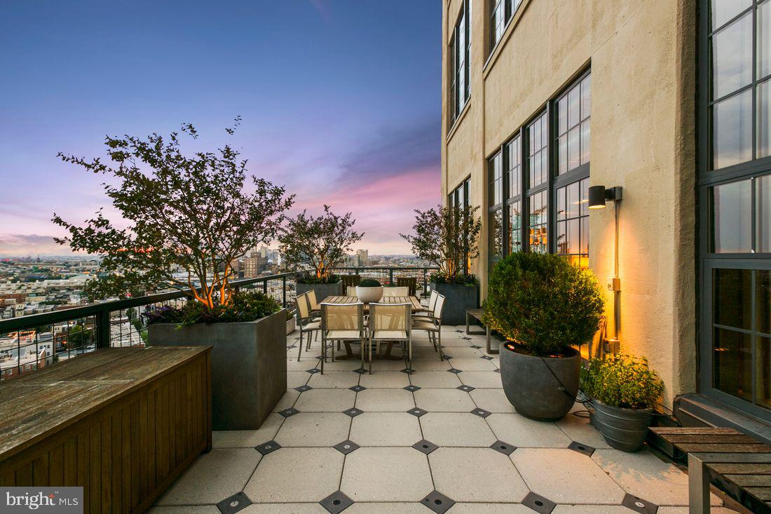 LOCUST POINT - Residential