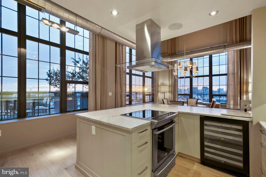 LOCUST POINT - Residential