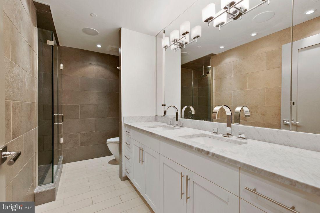 LOCUST POINT - Residential