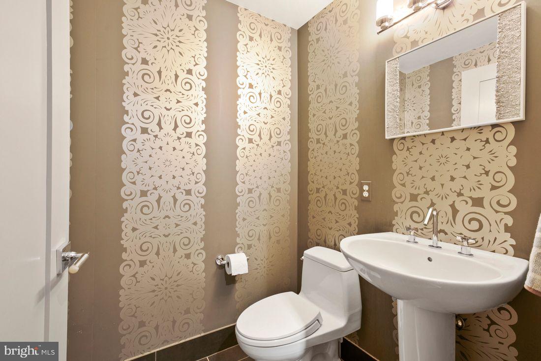 LOCUST POINT - Residential