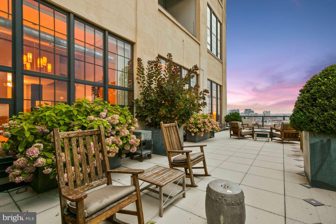 LOCUST POINT - Residential