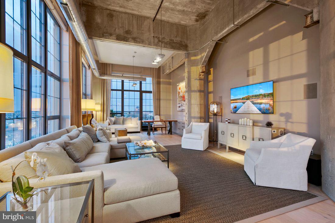 LOCUST POINT - Residential