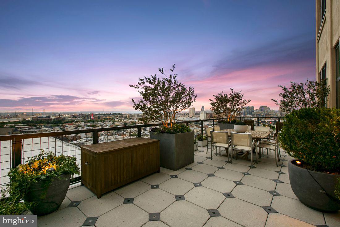 LOCUST POINT - Residential