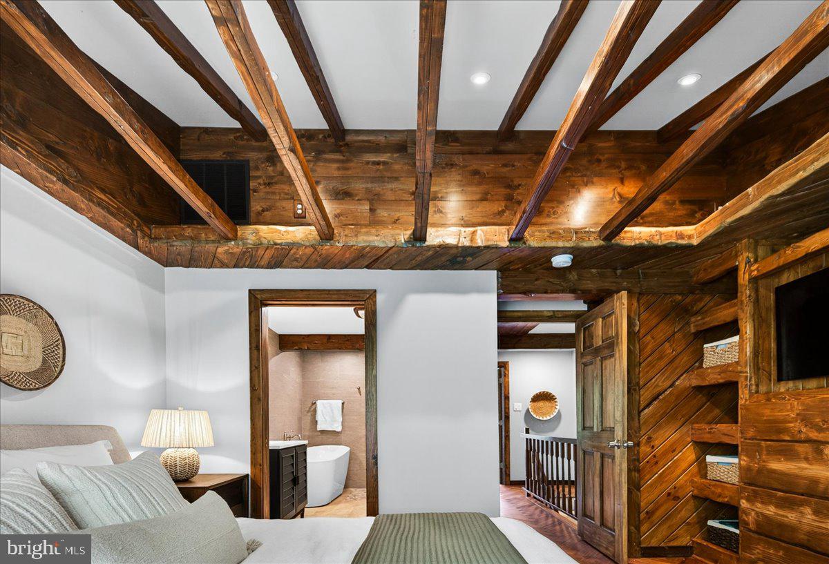 NEWINGTON FOREST - Residential