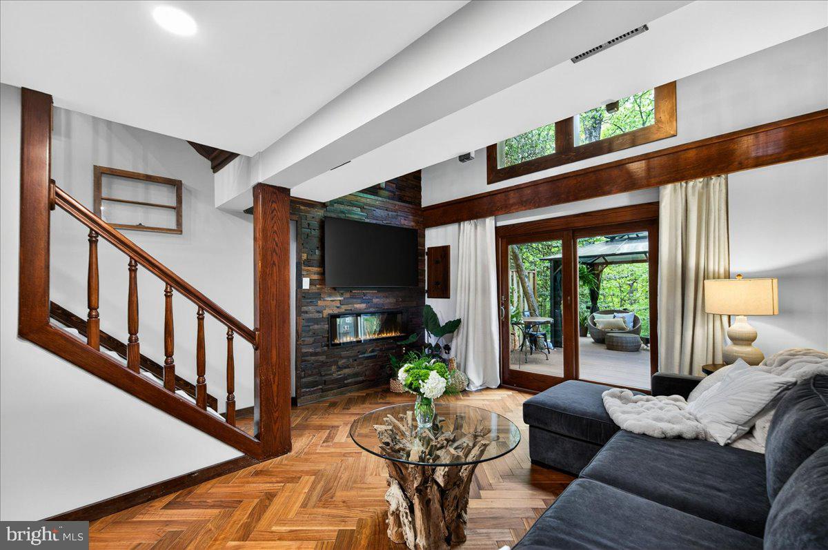 NEWINGTON FOREST - Residential