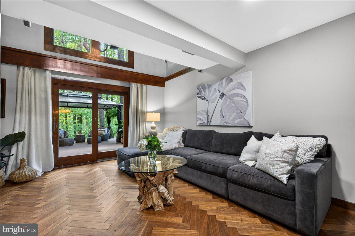 NEWINGTON FOREST - Residential