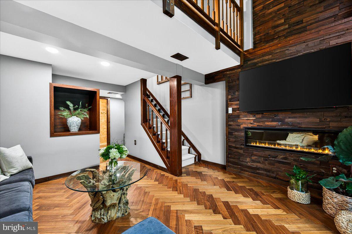 NEWINGTON FOREST - Residential