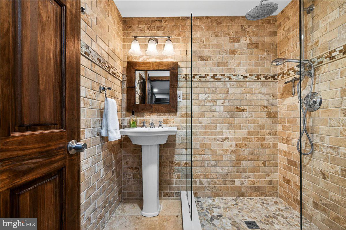 NEWINGTON FOREST - Residential