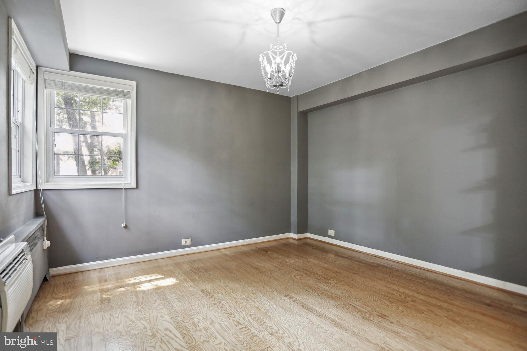 ARLINGTON OAKS - Residential Lease