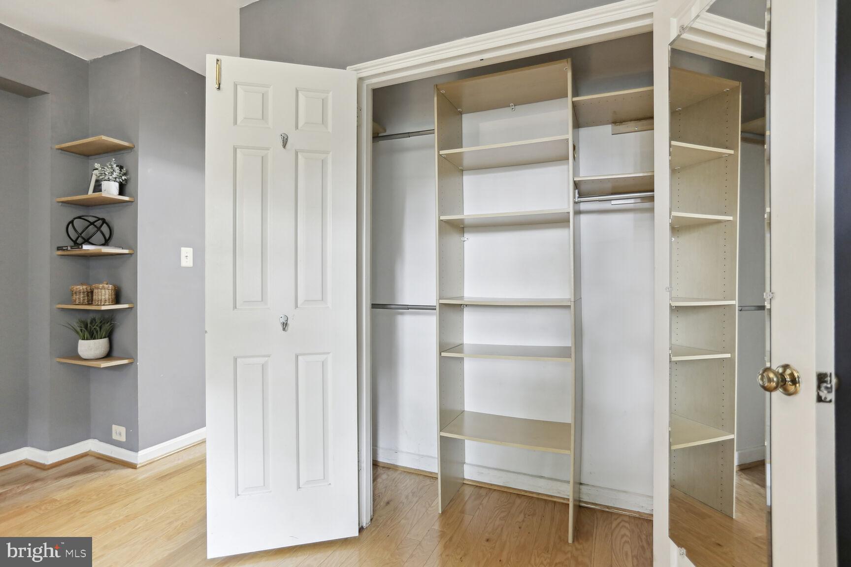 ARLINGTON OAKS - Residential Lease