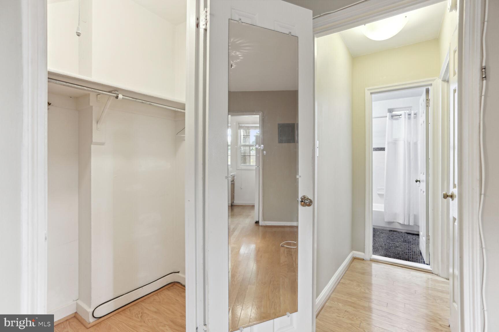 ARLINGTON OAKS - Residential Lease