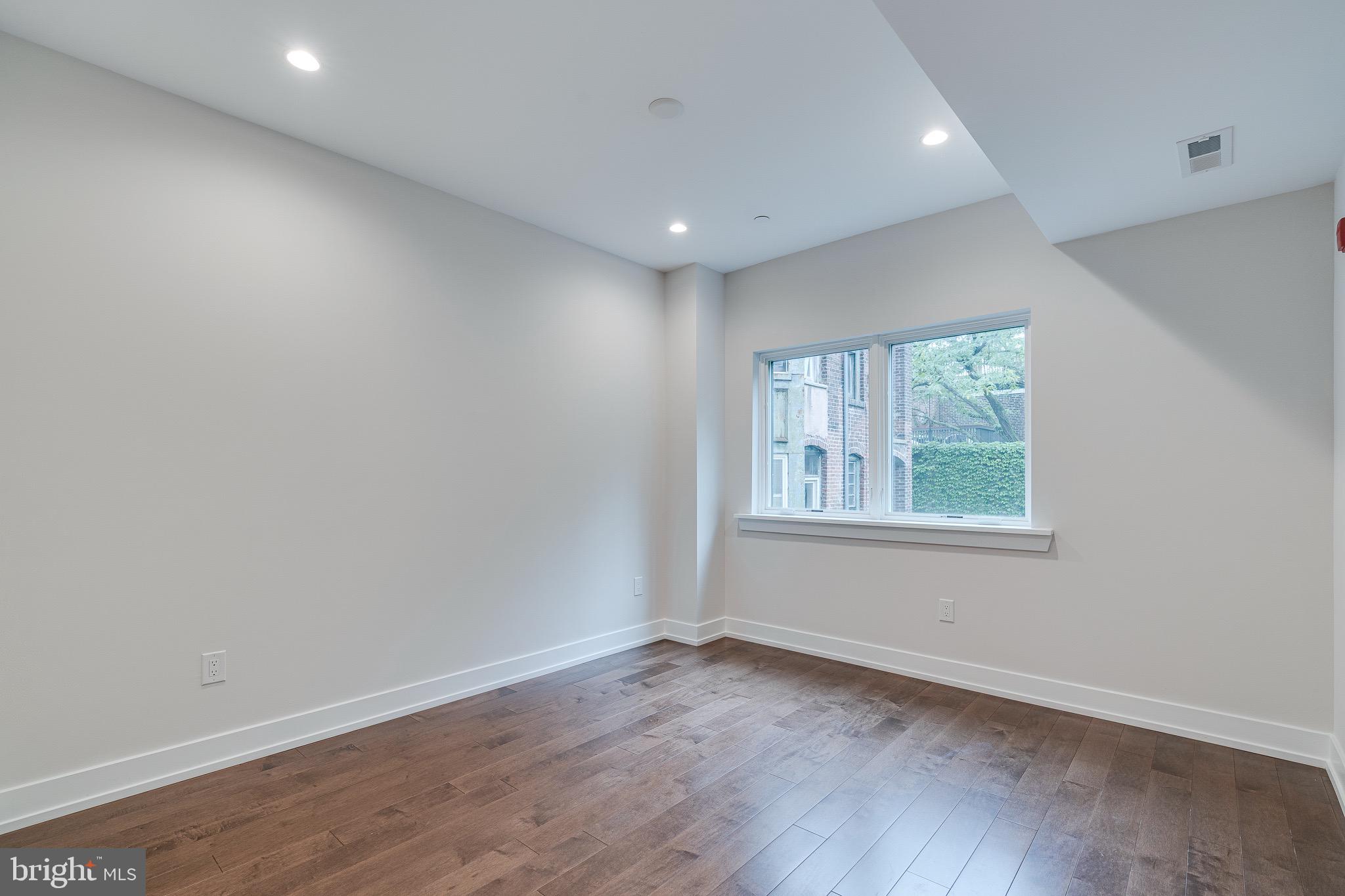 PHILADELPHIA (WEST) - Residential