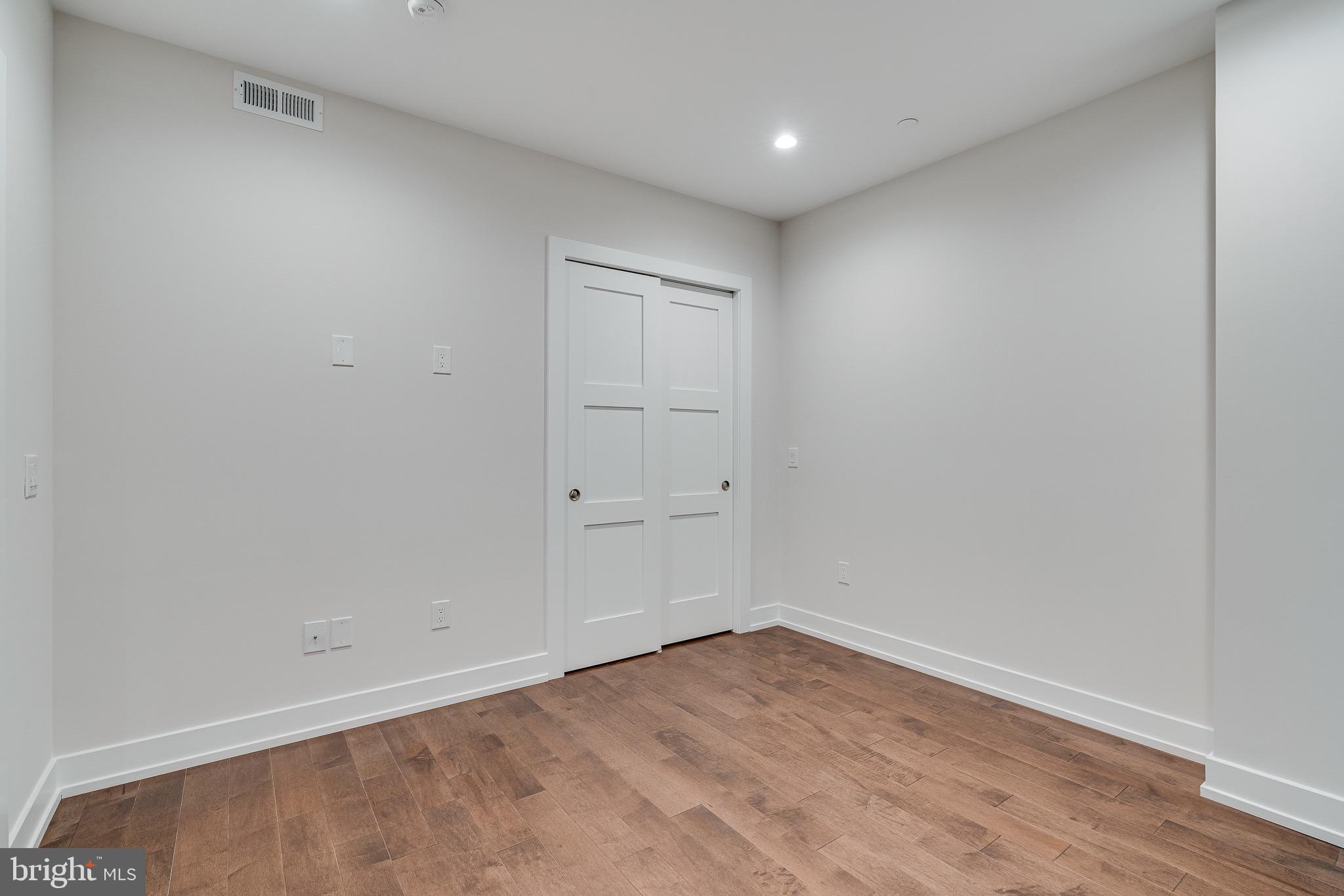 PHILADELPHIA (WEST) - Residential