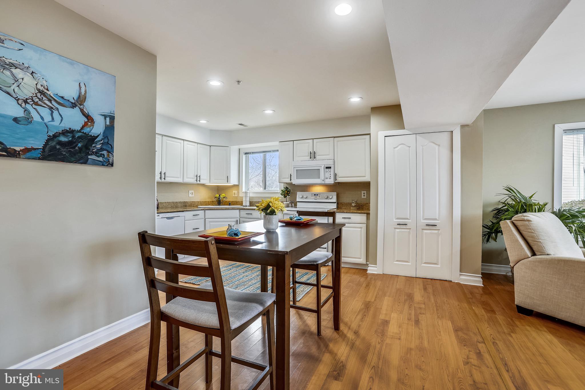 QUEENS LANDING - Residential