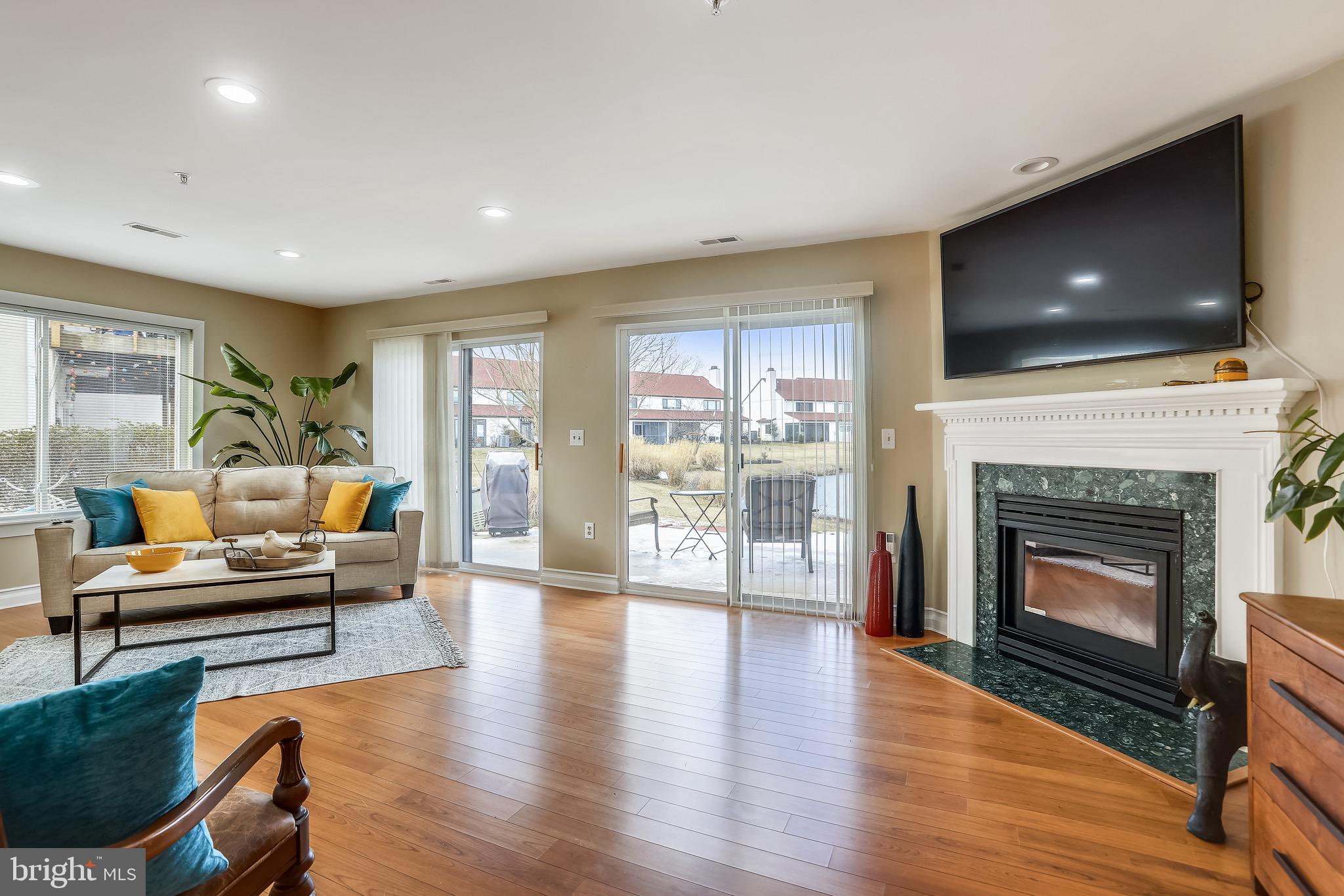 QUEENS LANDING - Residential