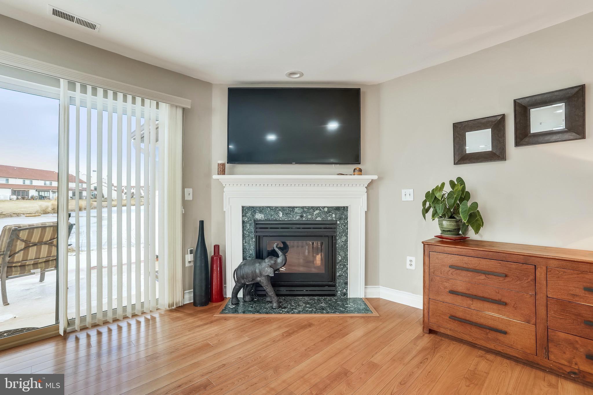 QUEENS LANDING - Residential