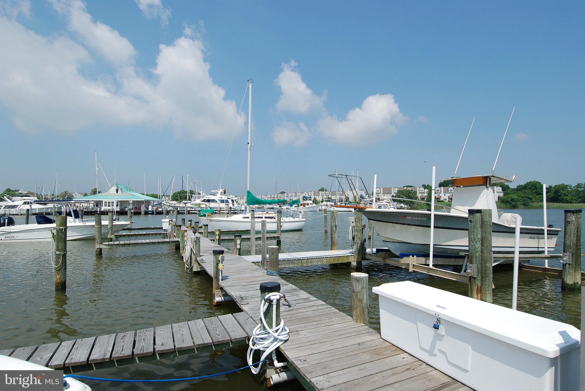 QUEENS LANDING - Residential