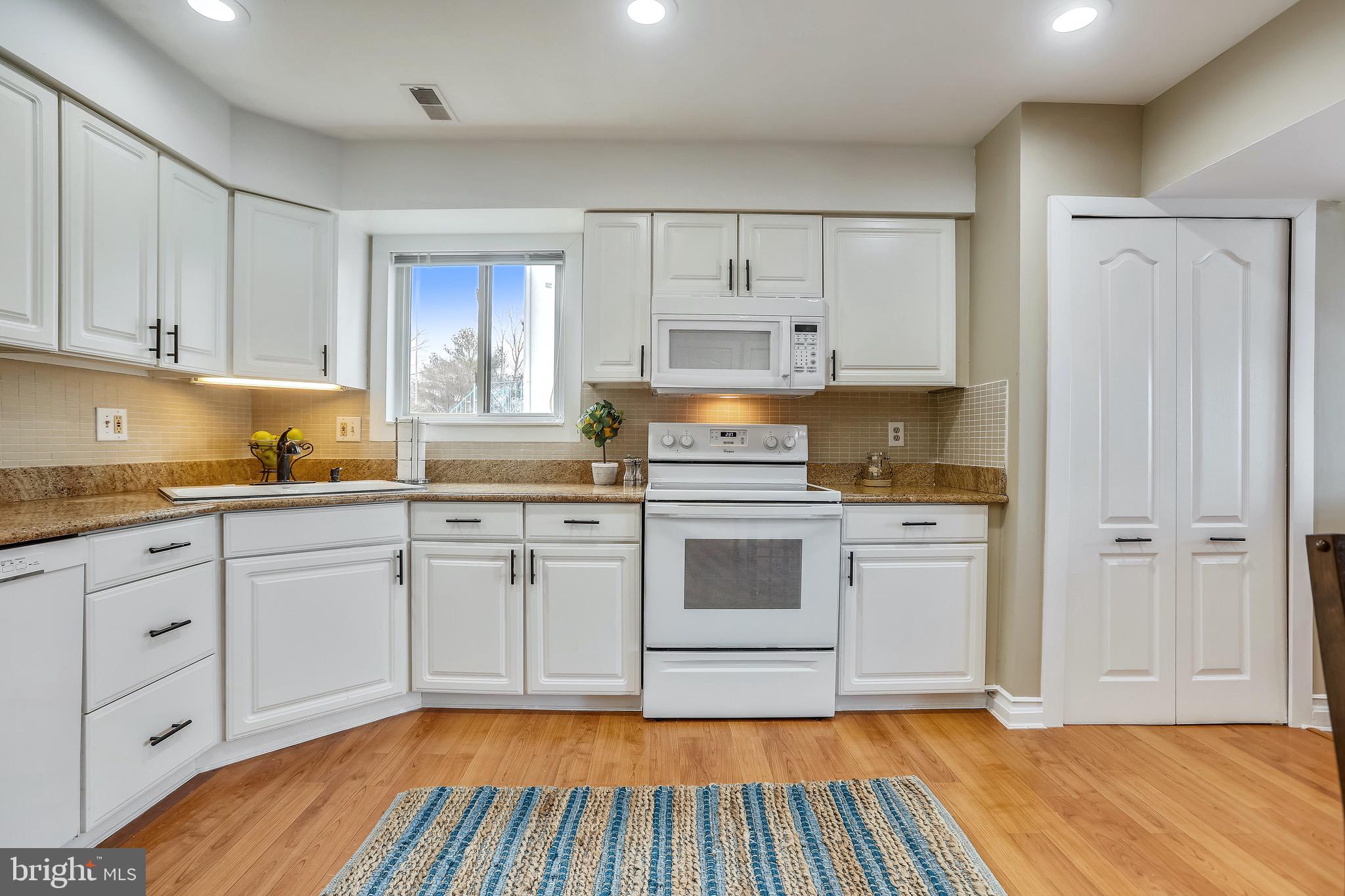 QUEENS LANDING - Residential