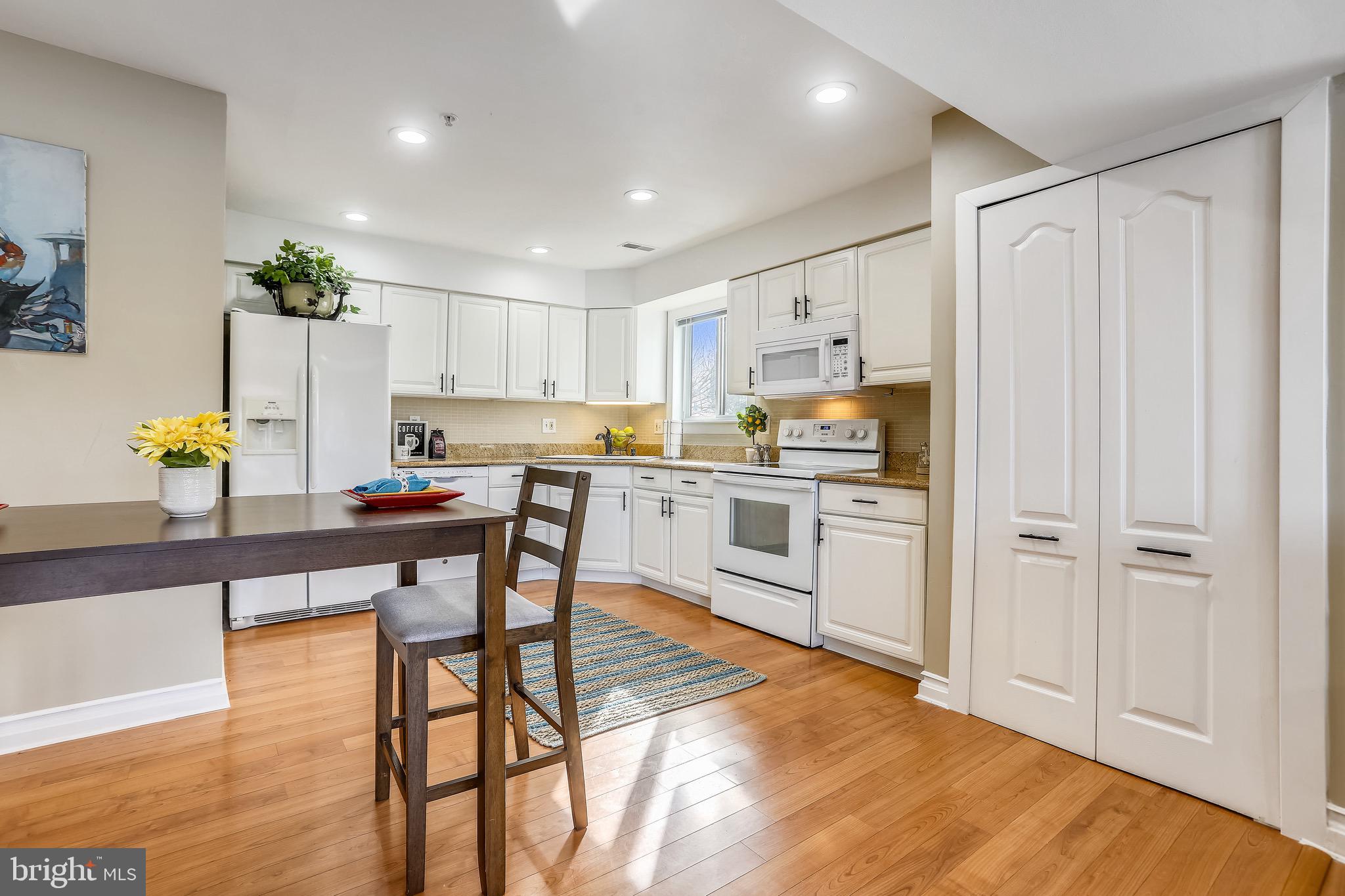 QUEENS LANDING - Residential