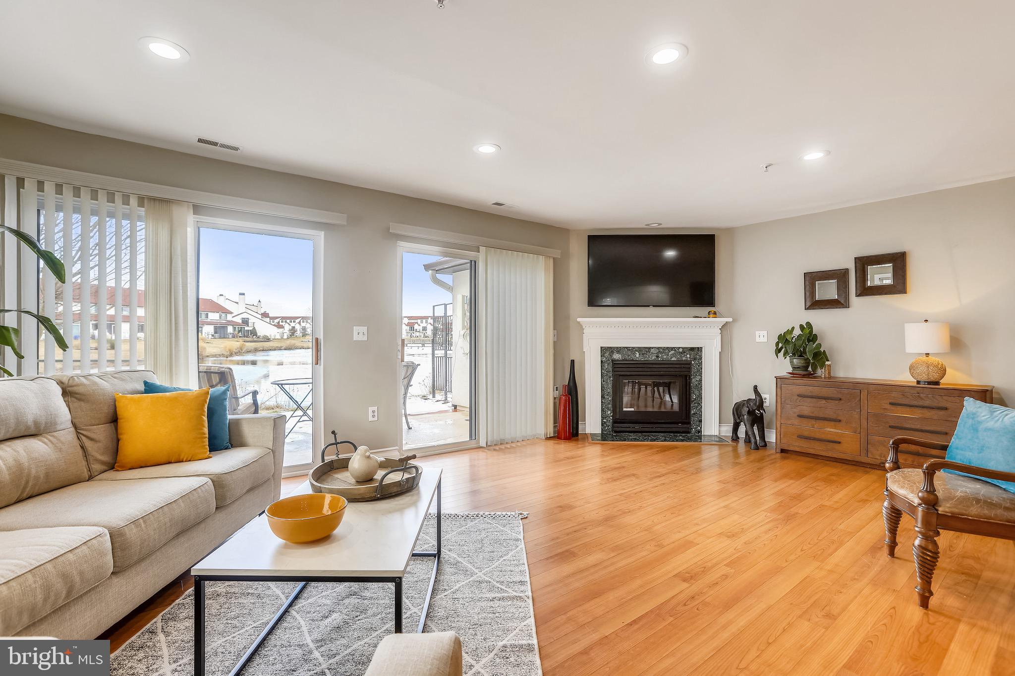 QUEENS LANDING - Residential