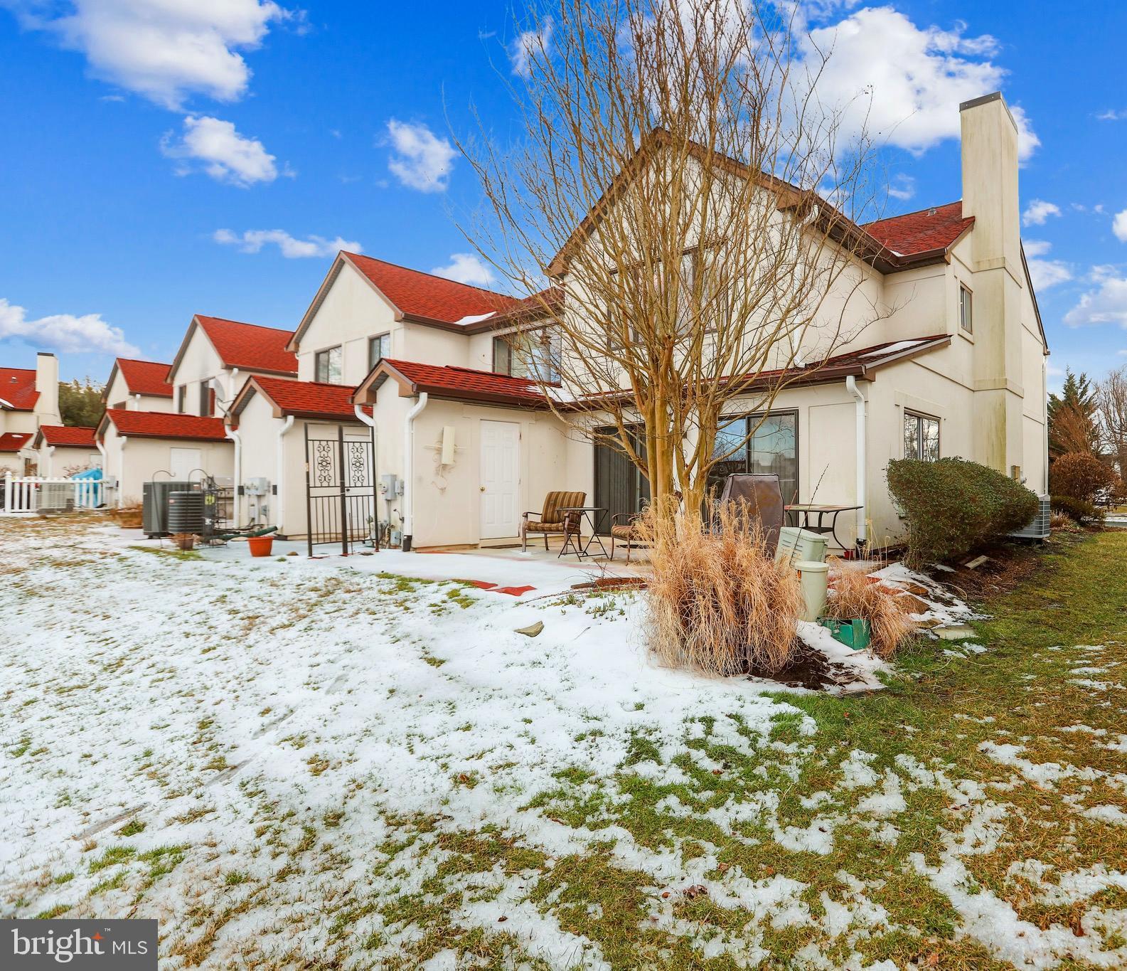 QUEENS LANDING - Residential