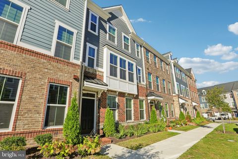 Townhouse For Sale - 10837 Beckenham St<br/> MIDDLE RIVER, MD 21220