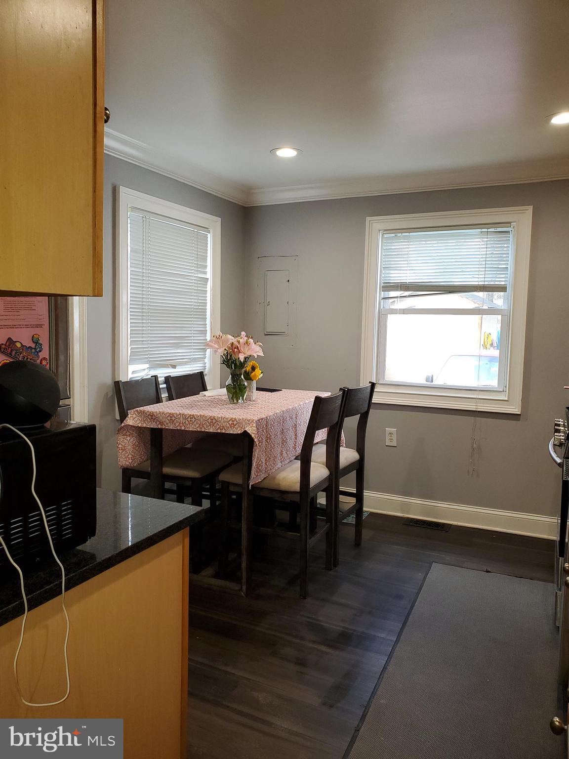 MEALOS OAKS - Residential