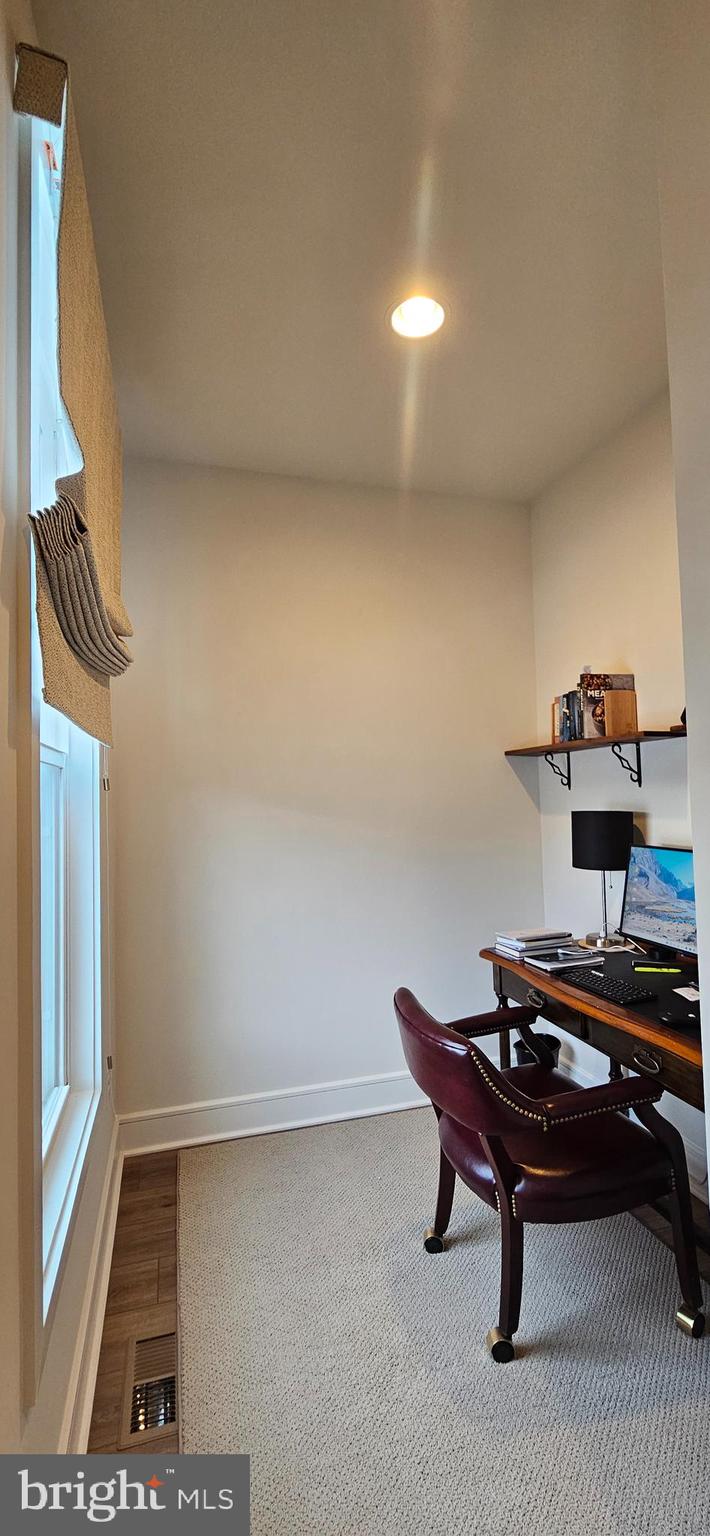 LAKE FREDERICK - Residential Lease