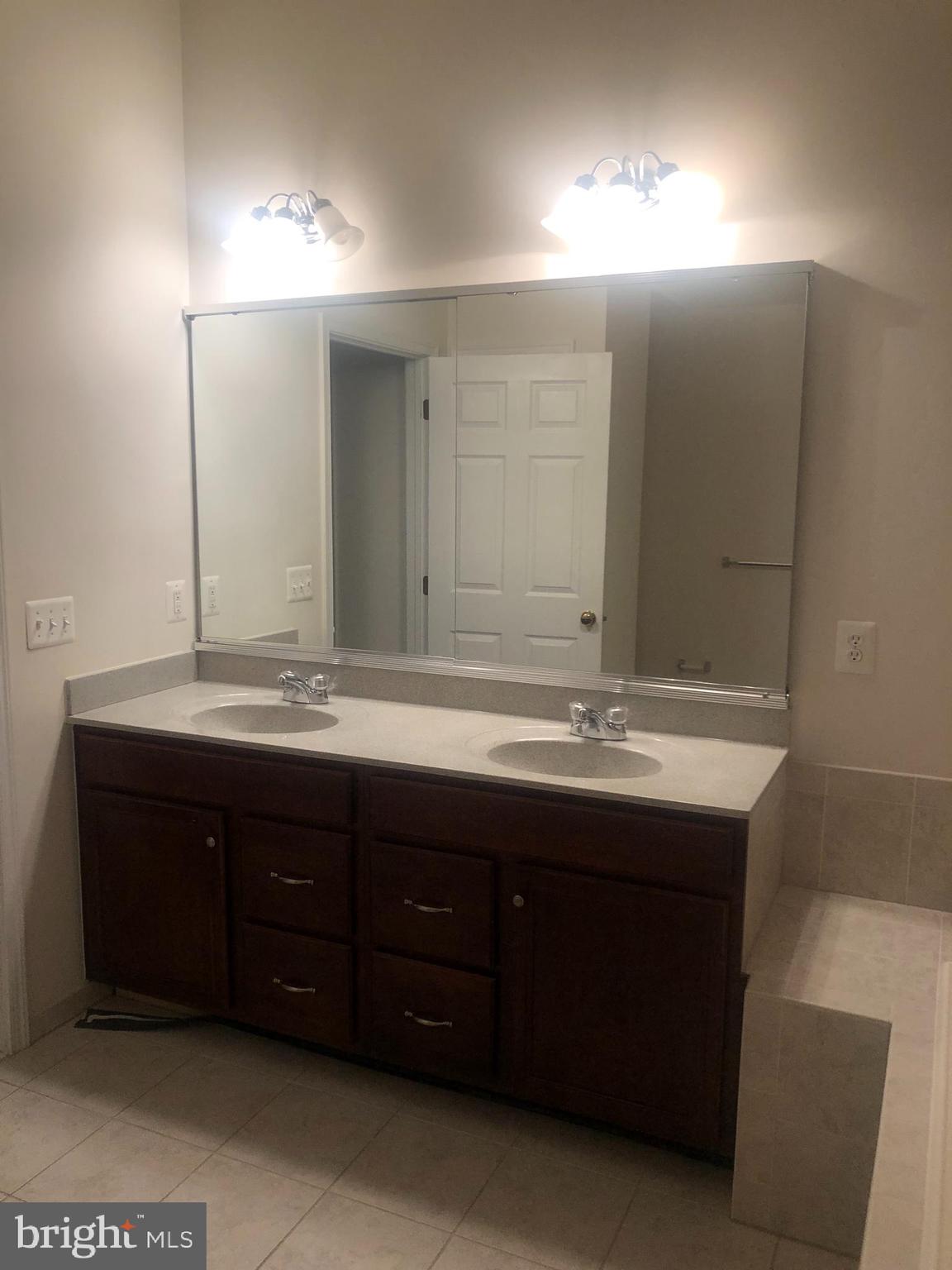 SOUTH RIDING - Residential Lease