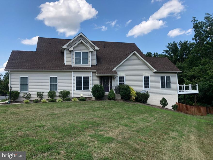 Beautiful End-unit Carriage Home with 3 BEDROOMS 3 FULL BATHS 1 HALF BATH and a BONUS ROOM on lower floor. Kitchen with Granite Counter Top and SS appliances, Breakfast Bar & Butler's Pantry. Hardwood Floors on Main Level, Sunroom. Finished walk out Basement with Rec Room, Built in wireless speakers on Main floor and basement, Projector and Bar. Private and fenced backyard w/ Trex deck & patio, backs to trees. AMAZING Amenities, some of the Community Amenities include: 4 Outdoor Pools, 4 Lighted Tennis Courts,  Basketball court, 12 Tot/Lot Playgrounds, 6 Mile bike/pedestrian Trail and more. 
Close to Route 50, Dulles Greenway, Braddock Rd, 28, Dulles South Recreation and Community Center, South Riding Market Square. Do not miss the opportunity to rent this beautiful home. Schedule an appointment.