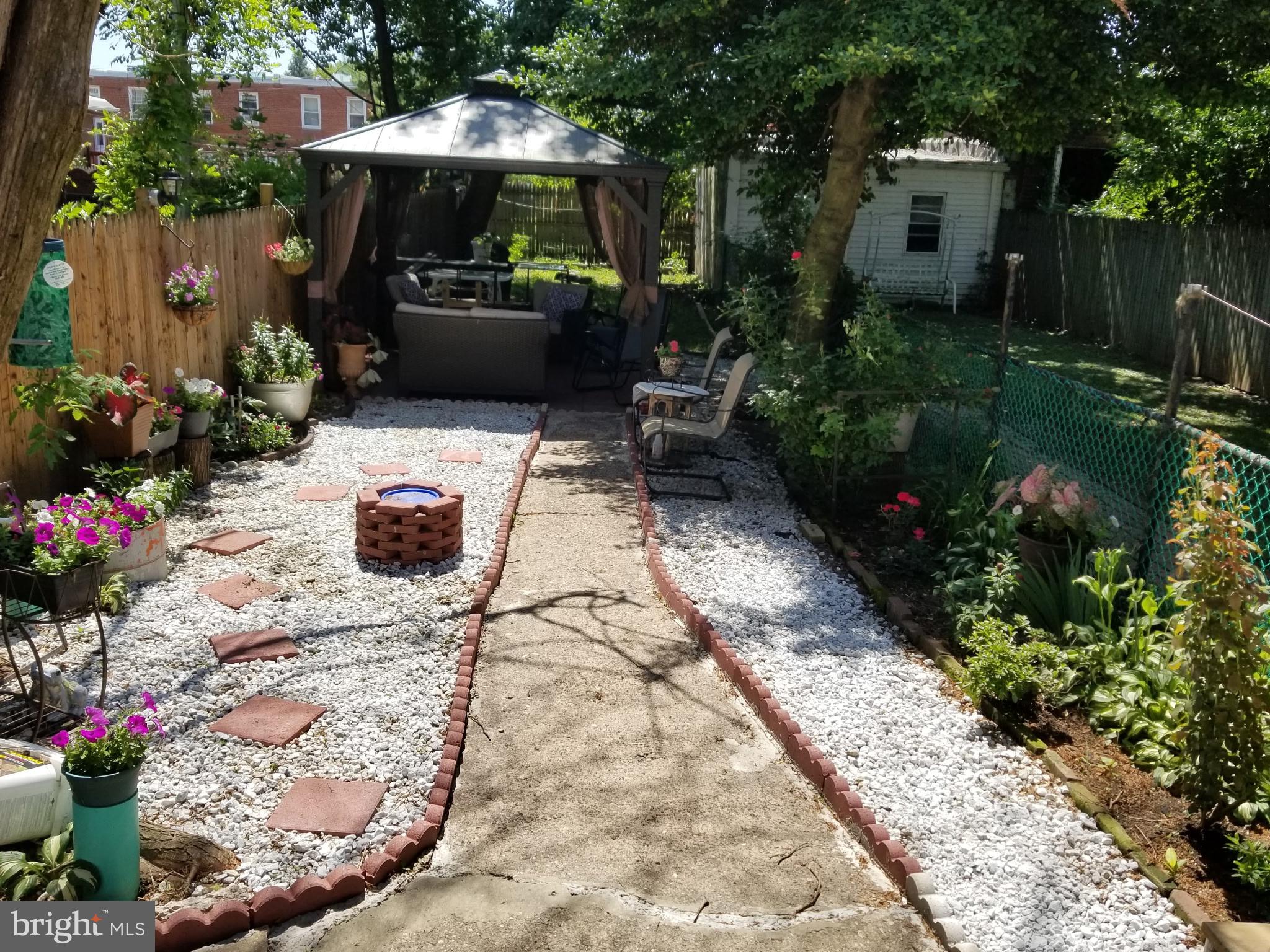 LAWNCREST - Residential