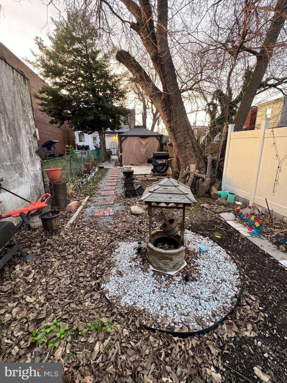 LAWNCREST - Residential