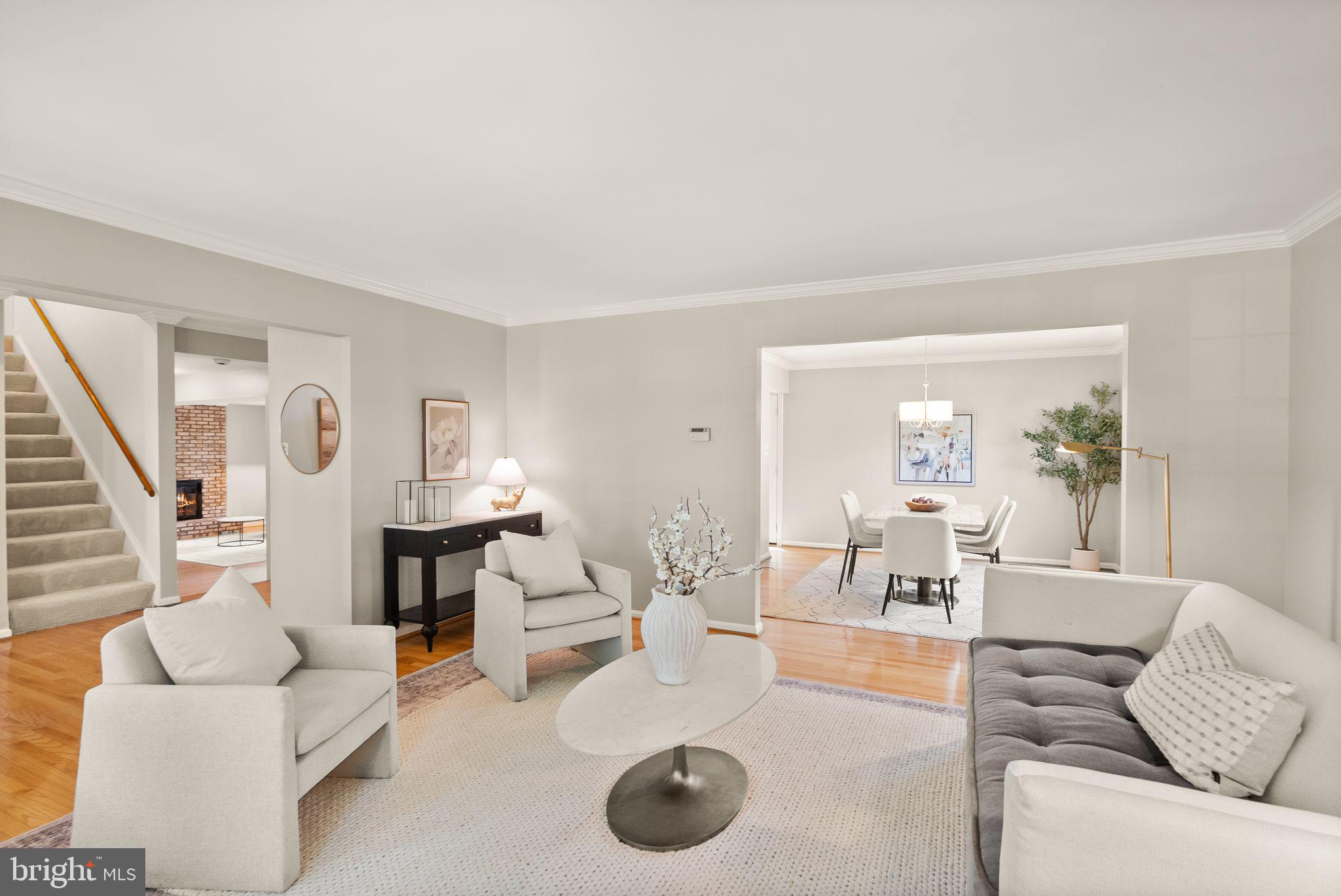 8906 TAILCOAT COURT