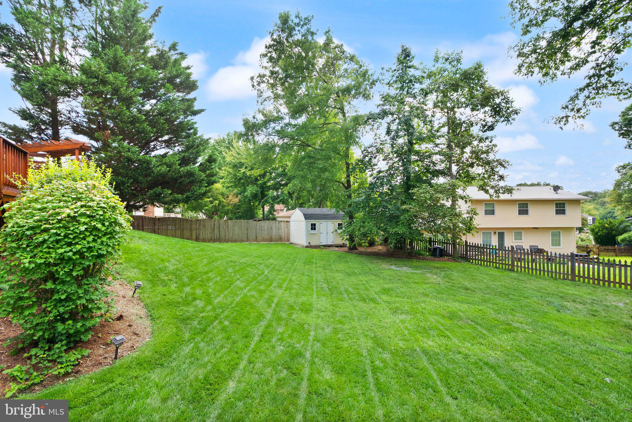 8906 TAILCOAT COURT