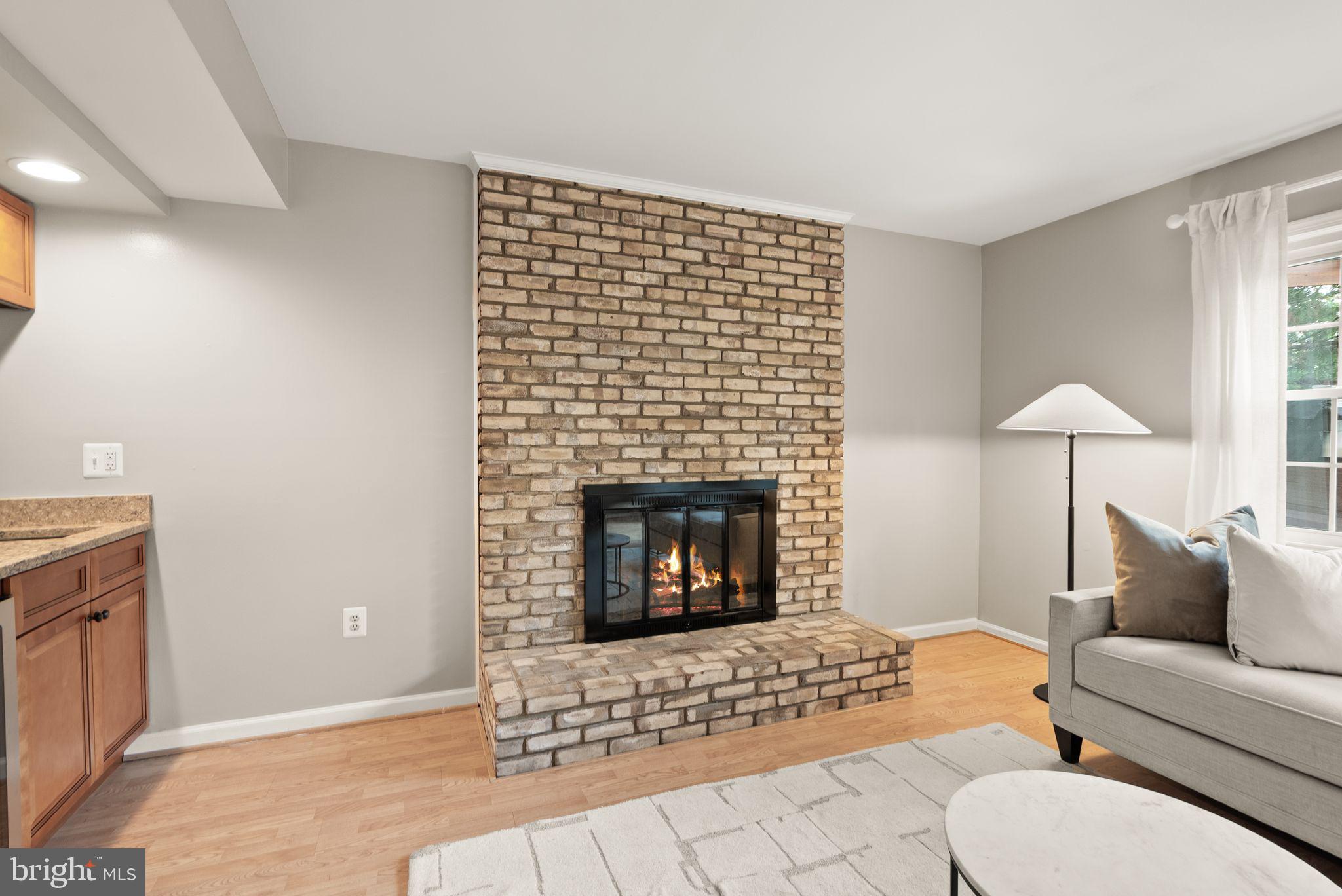 8906 TAILCOAT COURT