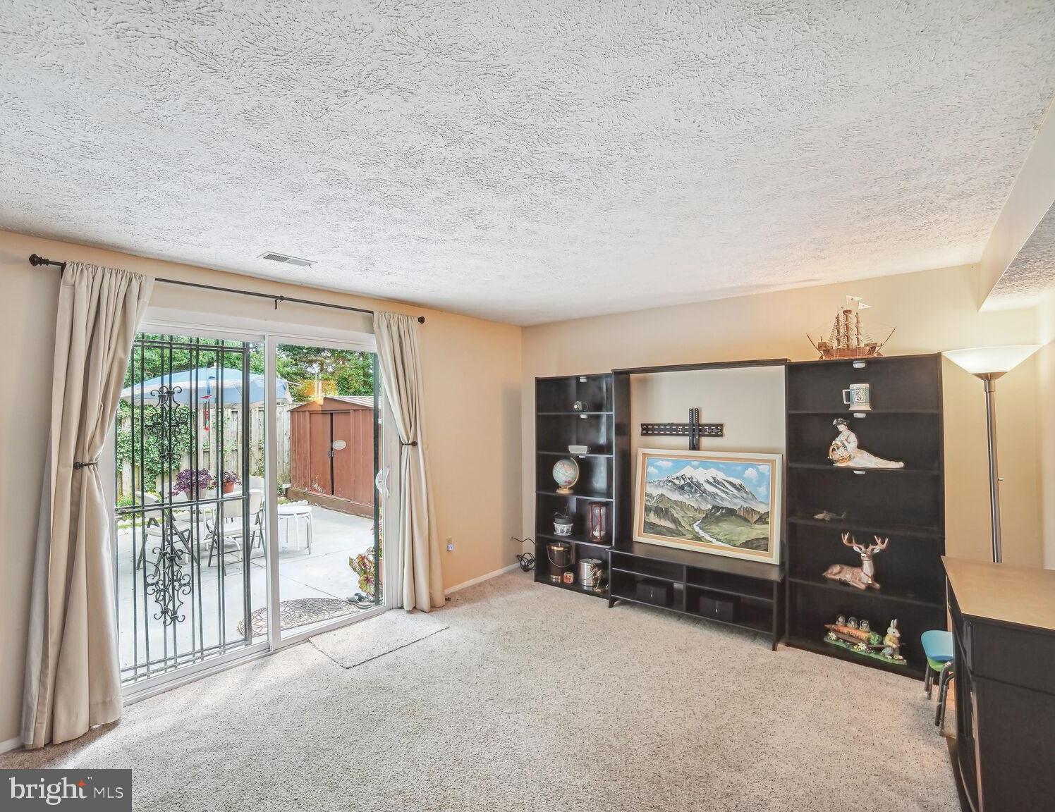 OAK SPRINGS - Residential