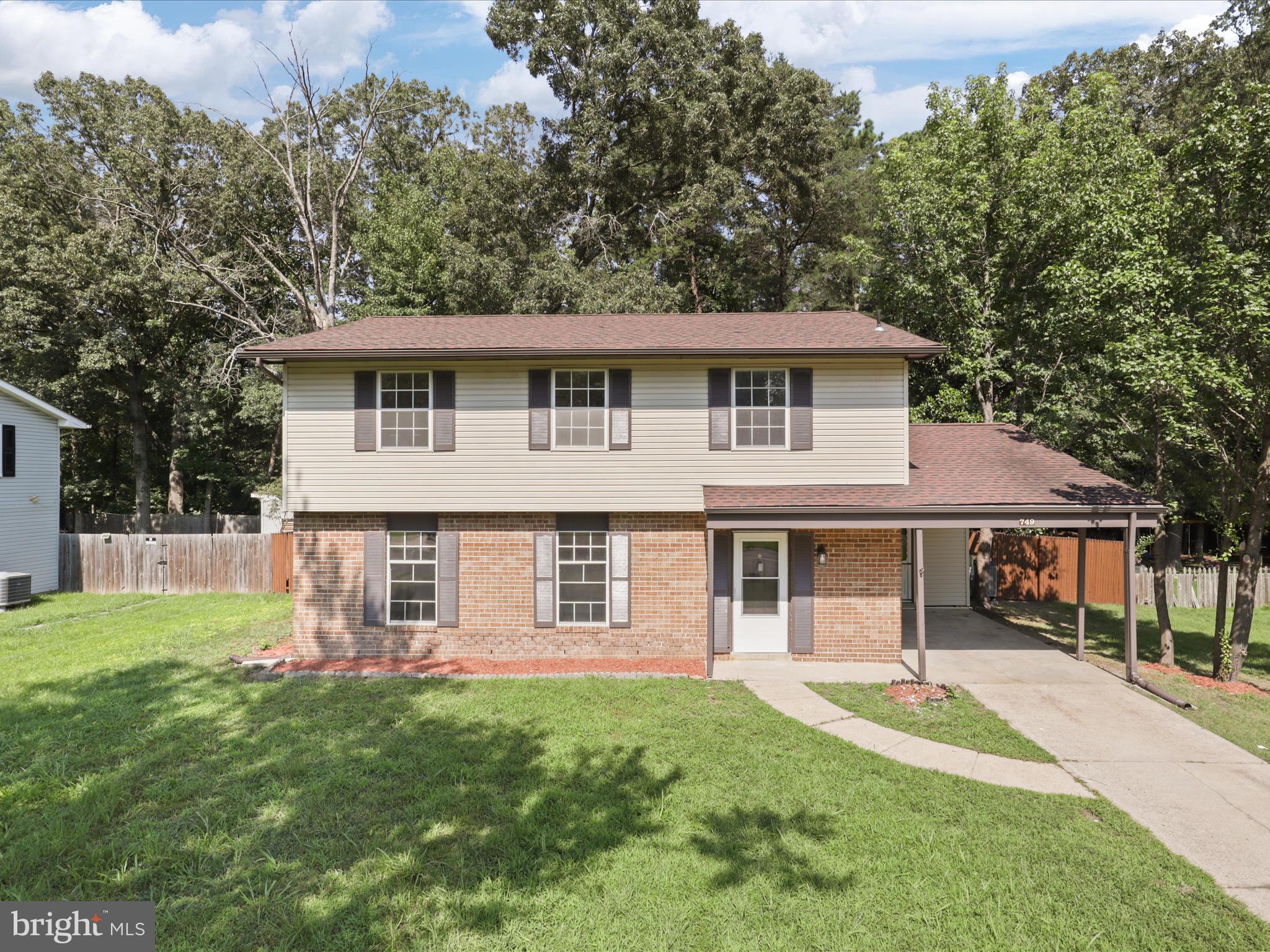 749 UNIVERSITY DRIVE