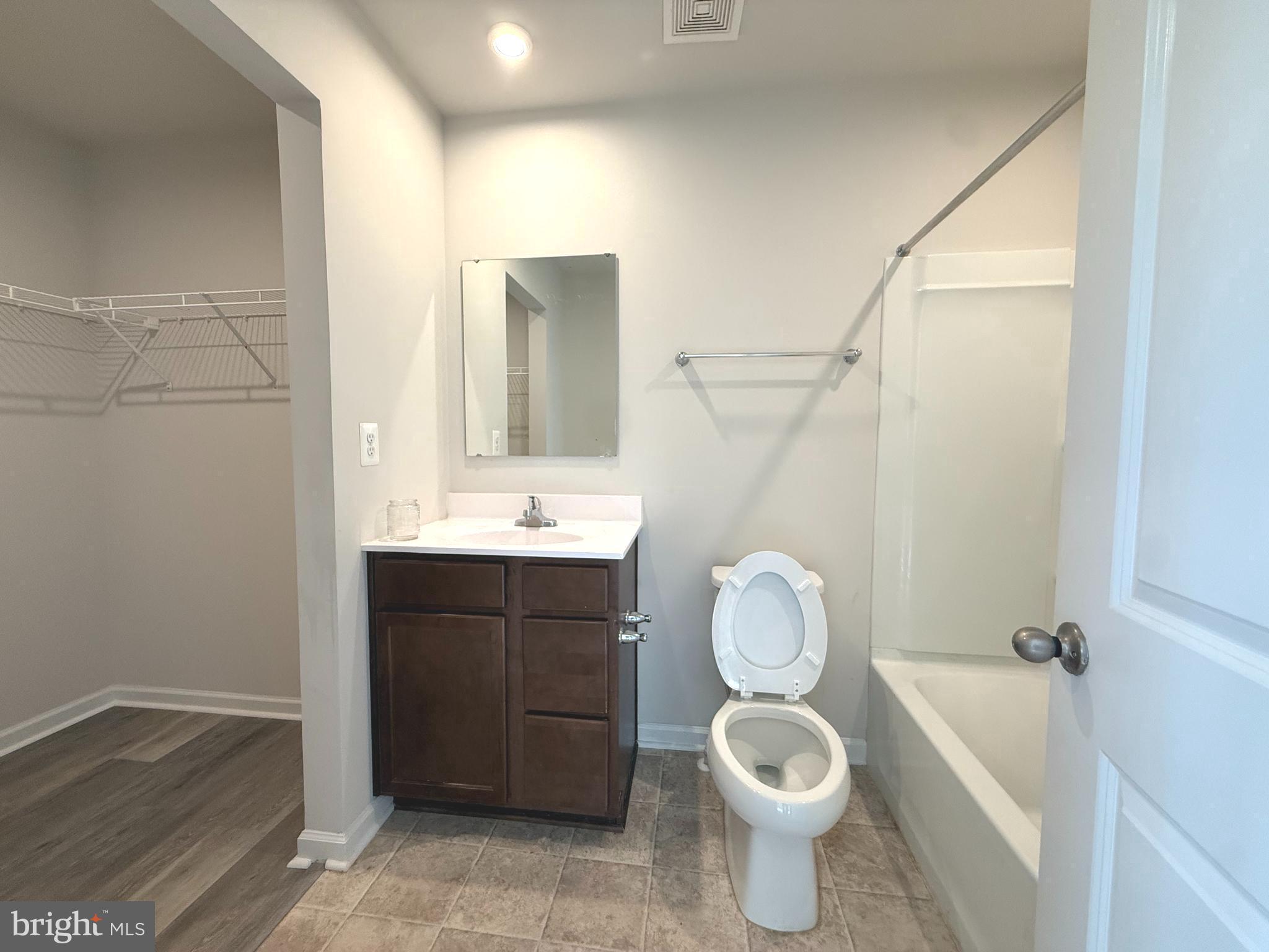 THE LAKES AT MARTINSBURG - Residential Lease