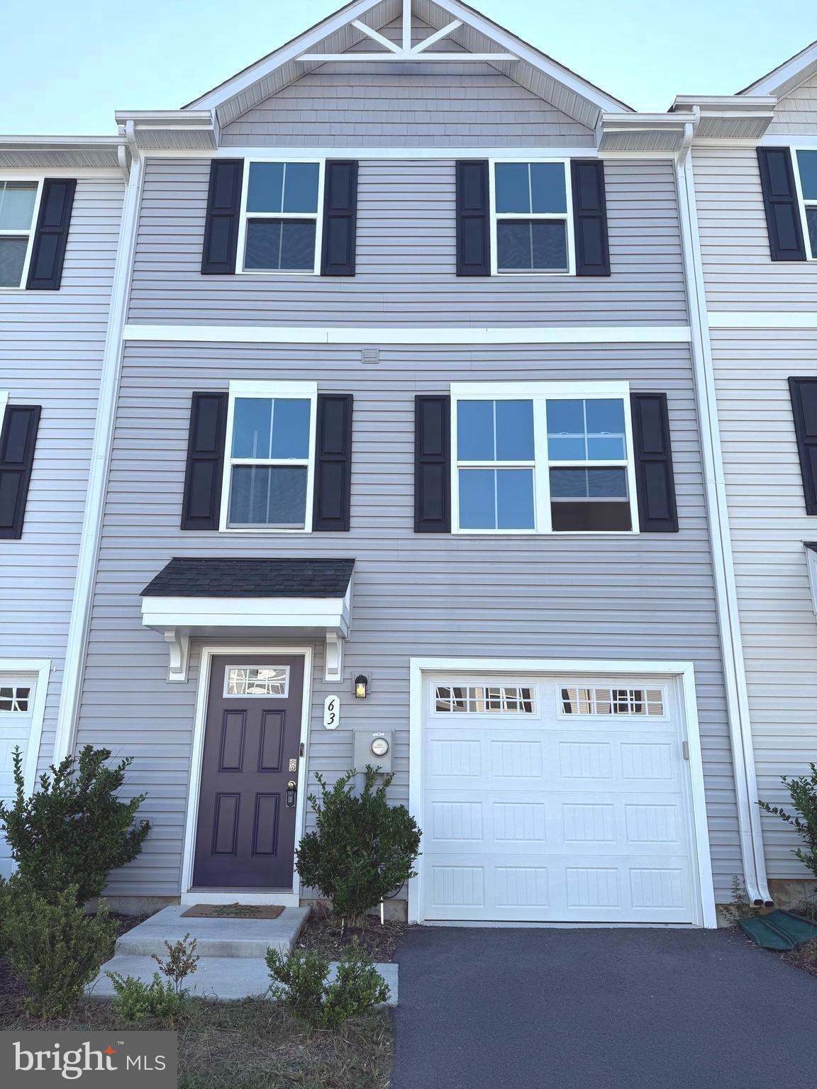 THE LAKES AT MARTINSBURG - Residential Lease