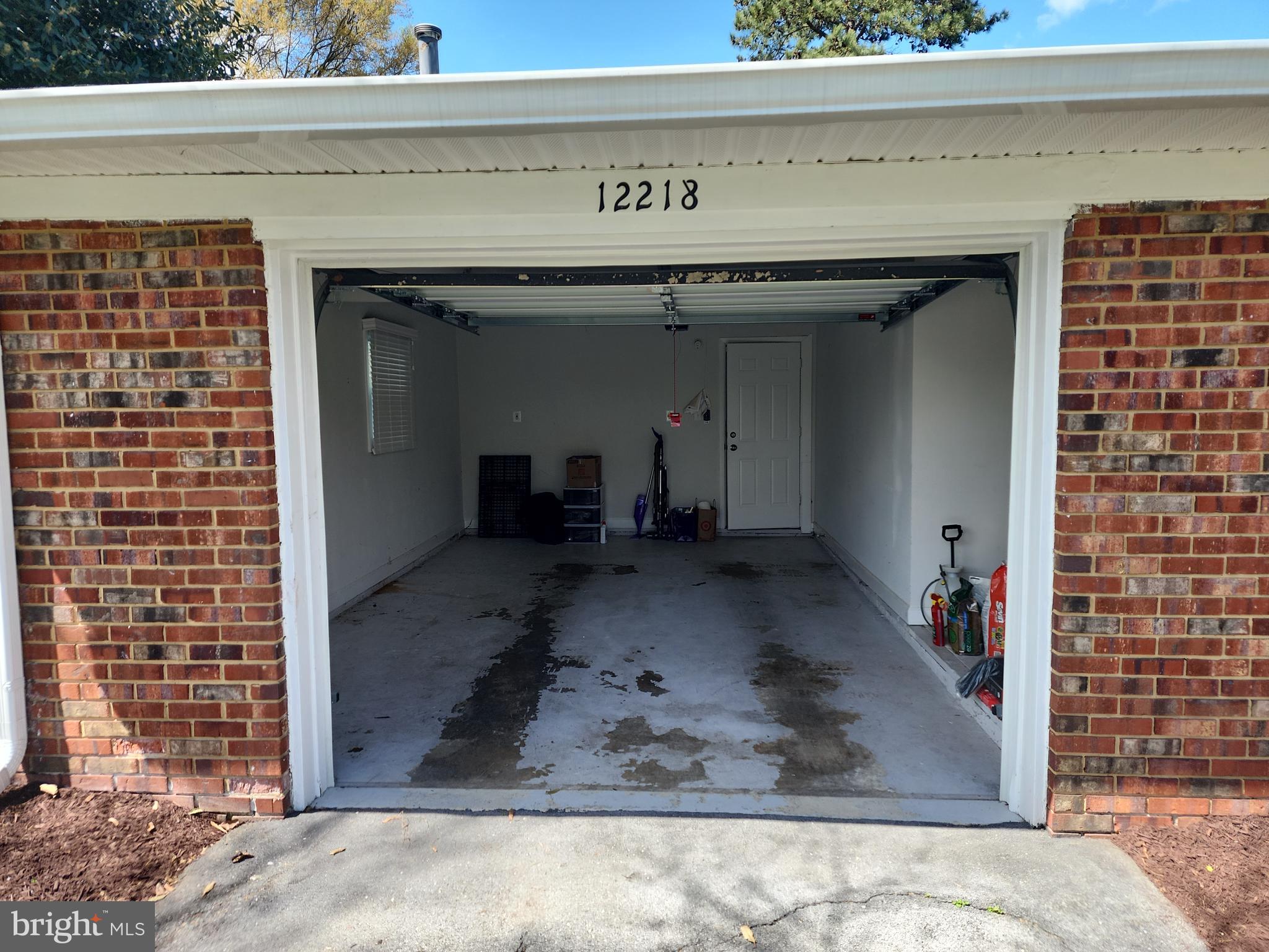 WHITE HALL - Residential