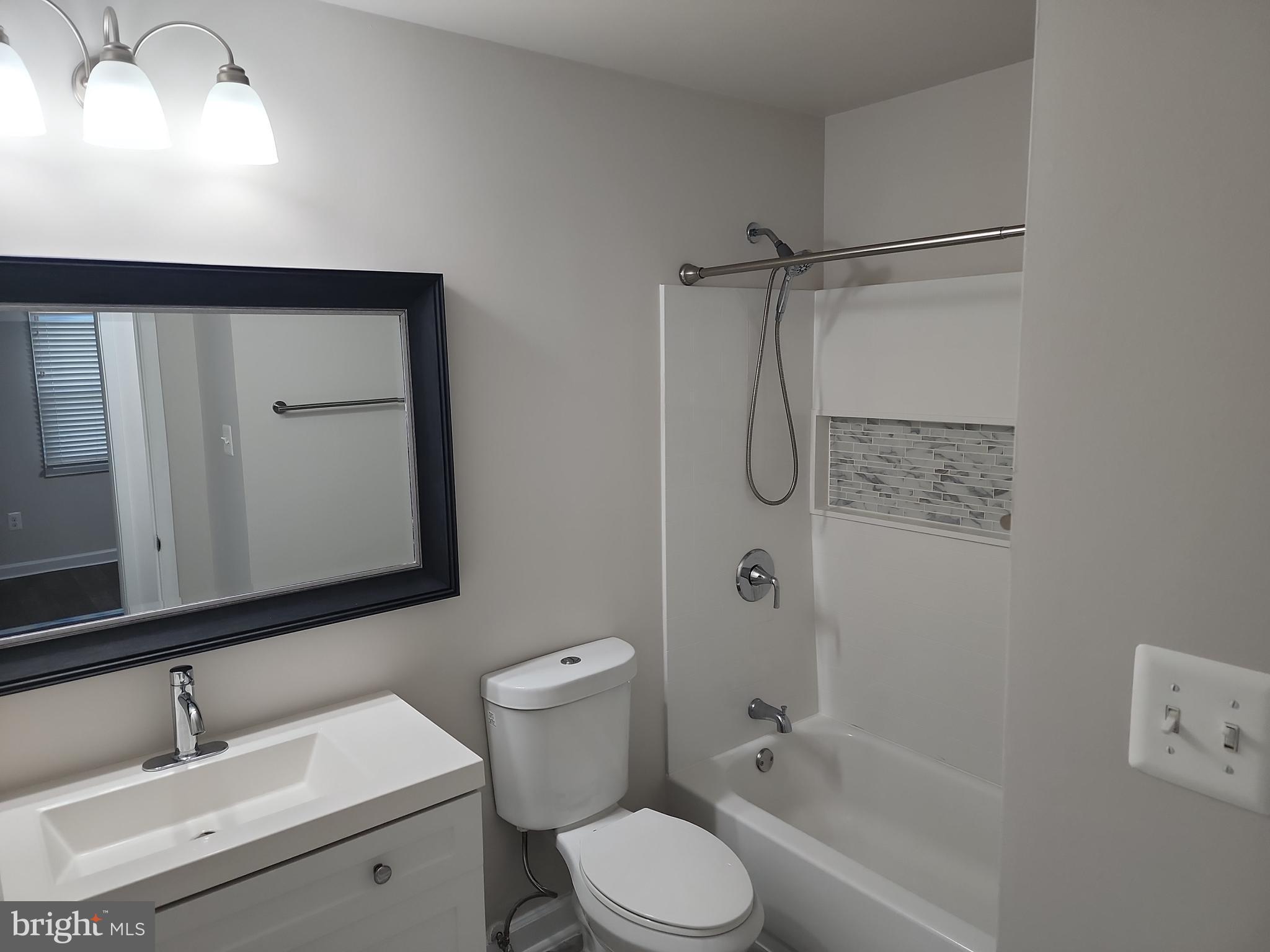 WHITE HALL - Residential