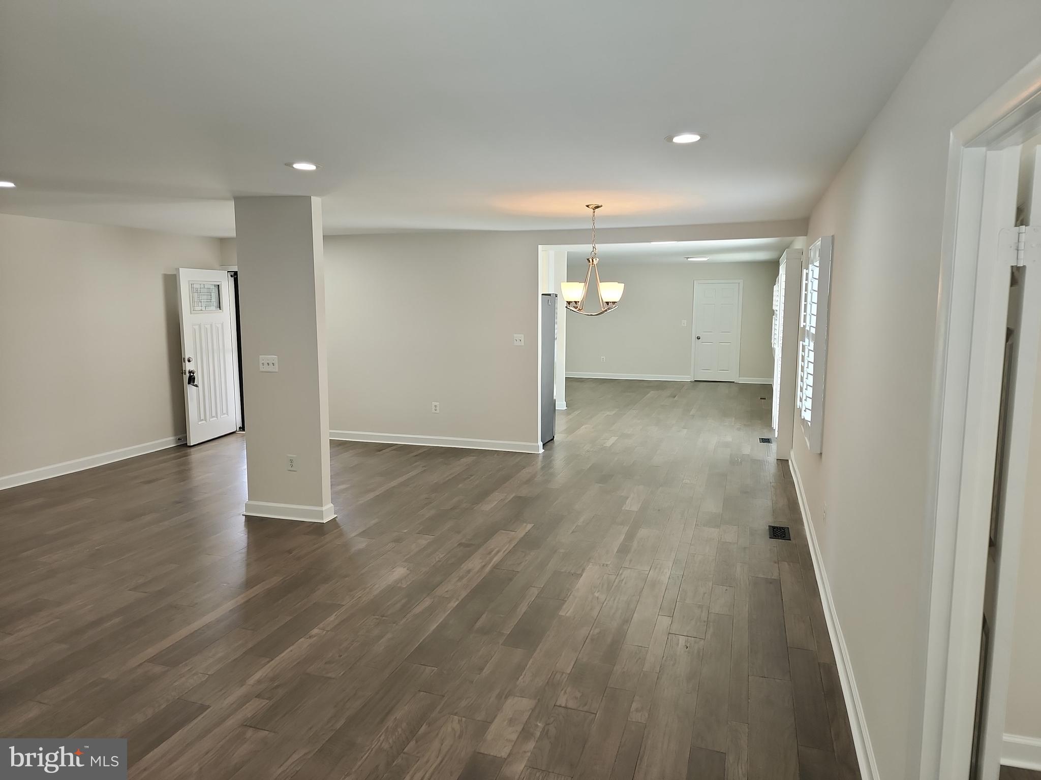 WHITE HALL - Residential