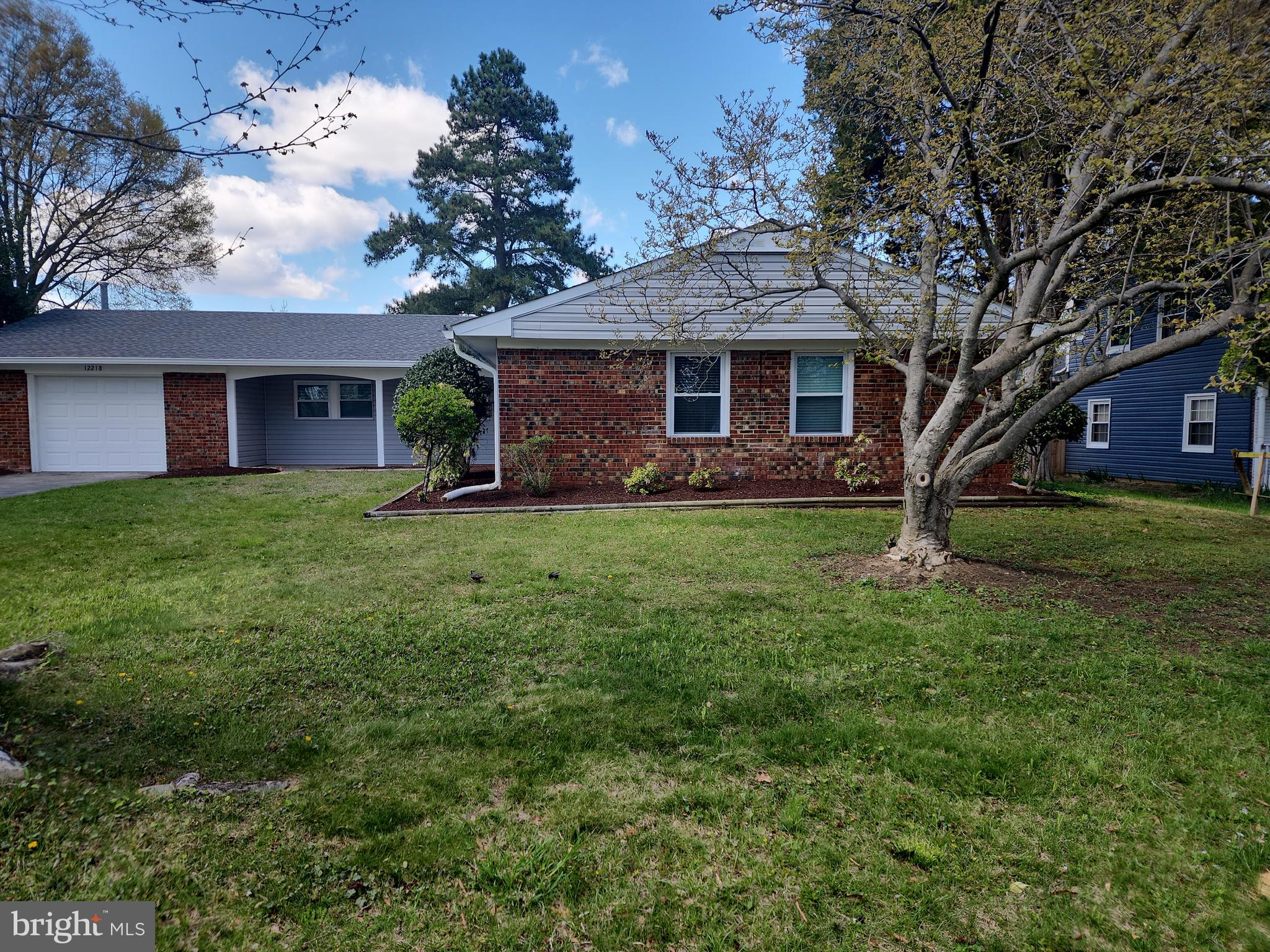 WHITE HALL - Residential